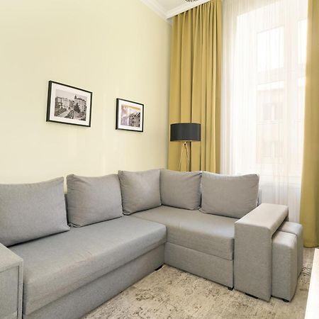 Jasne Studia Very Berry W Centrum Poznania By Noclegi Renters Esterno foto