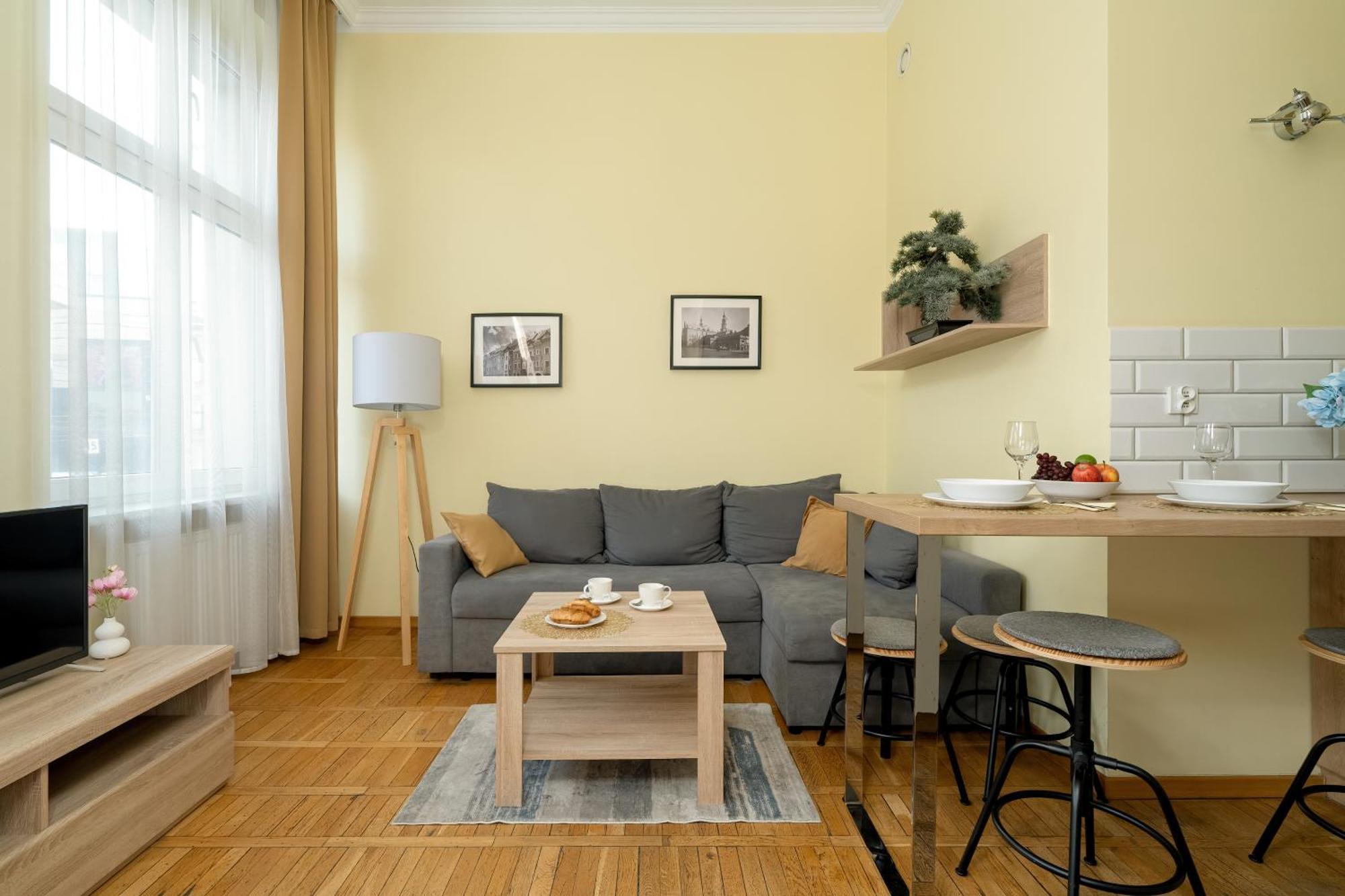 Jasne Studia Very Berry W Centrum Poznania By Noclegi Renters Esterno foto