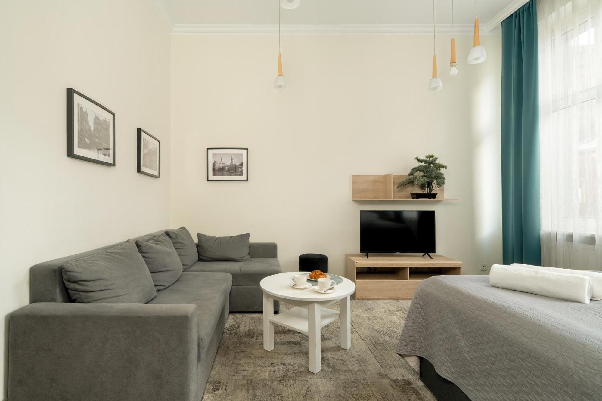 Jasne Studia Very Berry W Centrum Poznania By Noclegi Renters Esterno foto