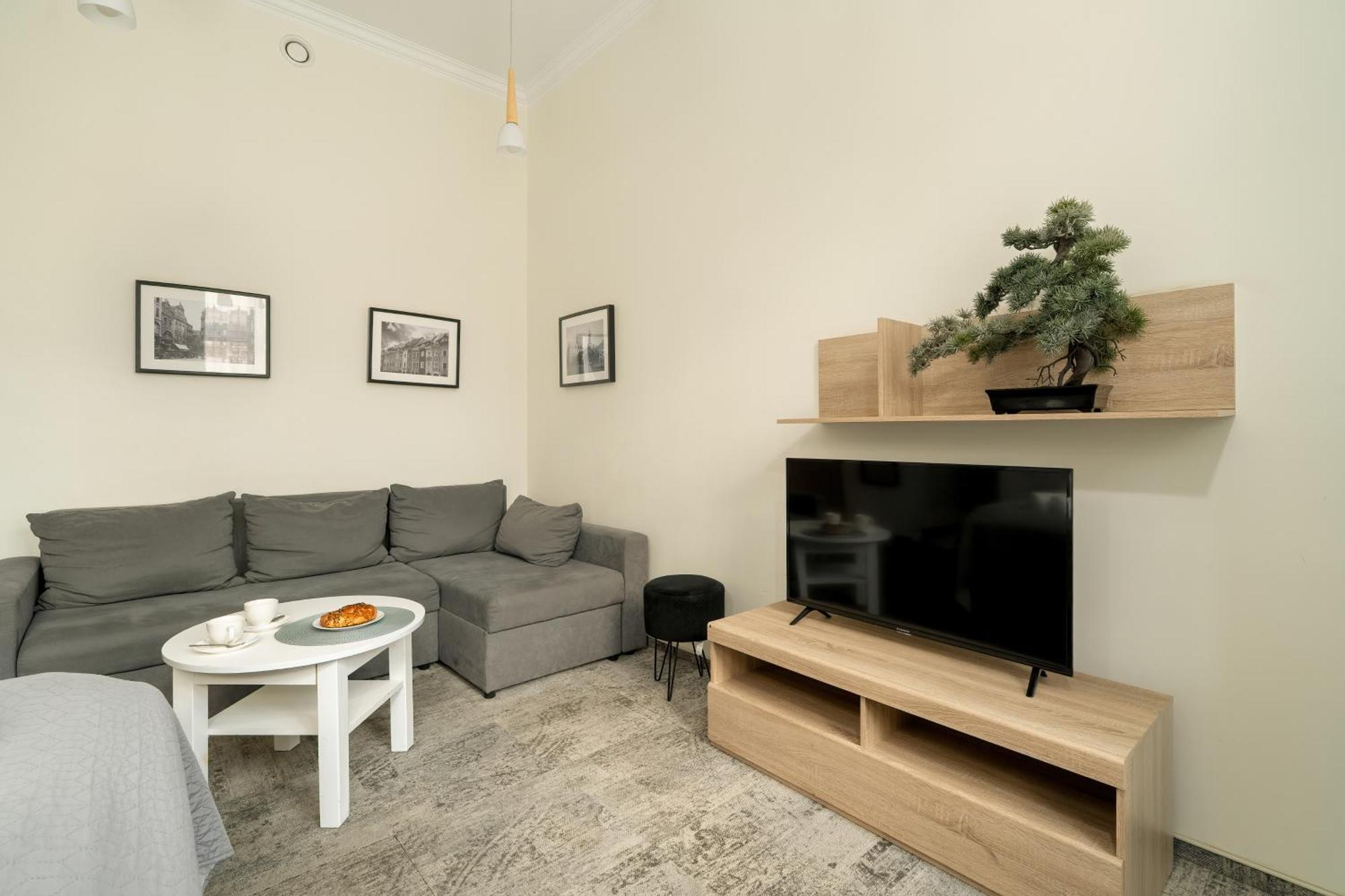 Jasne Studia Very Berry W Centrum Poznania By Noclegi Renters Esterno foto