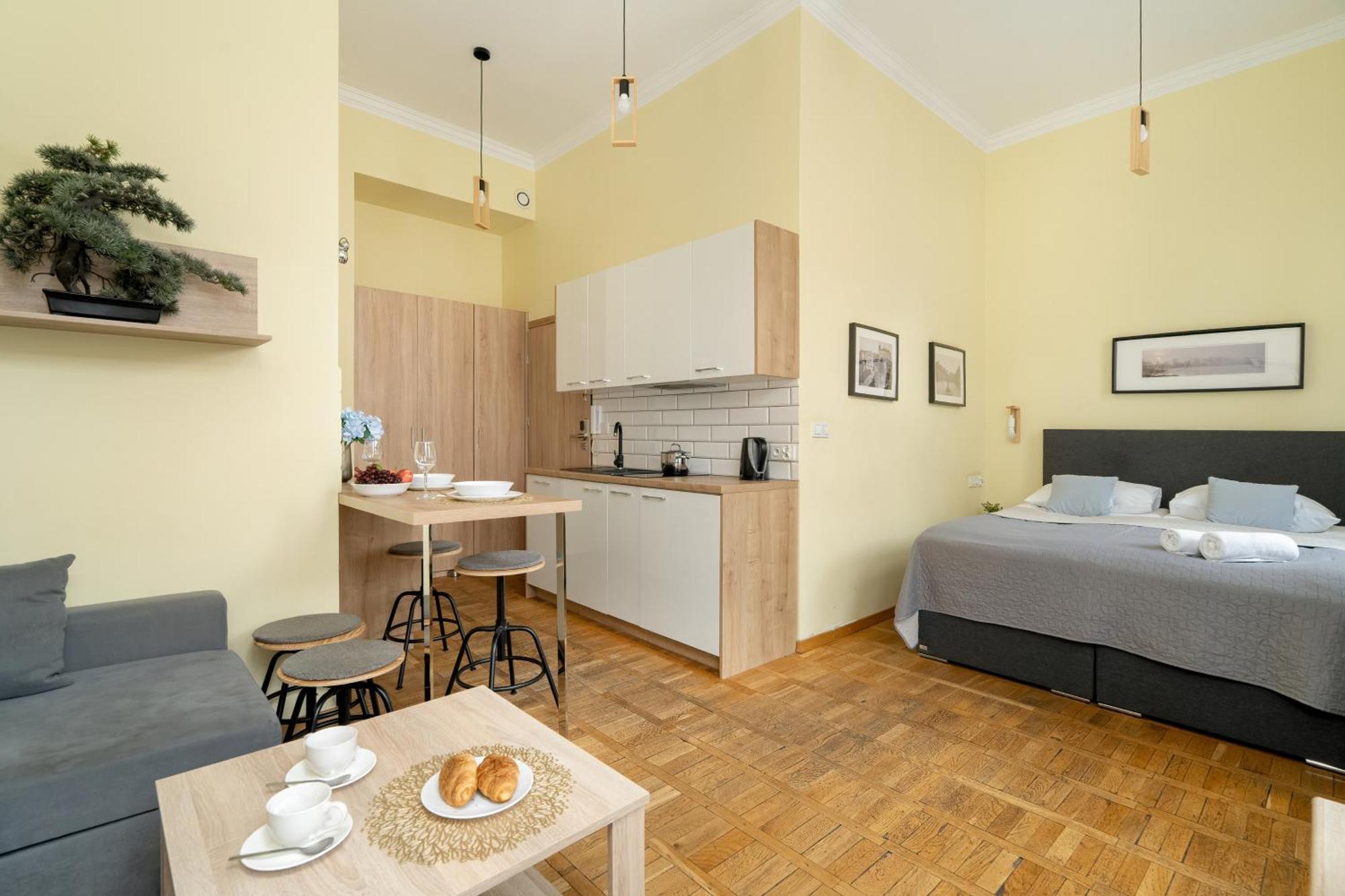 Jasne Studia Very Berry W Centrum Poznania By Noclegi Renters Esterno foto