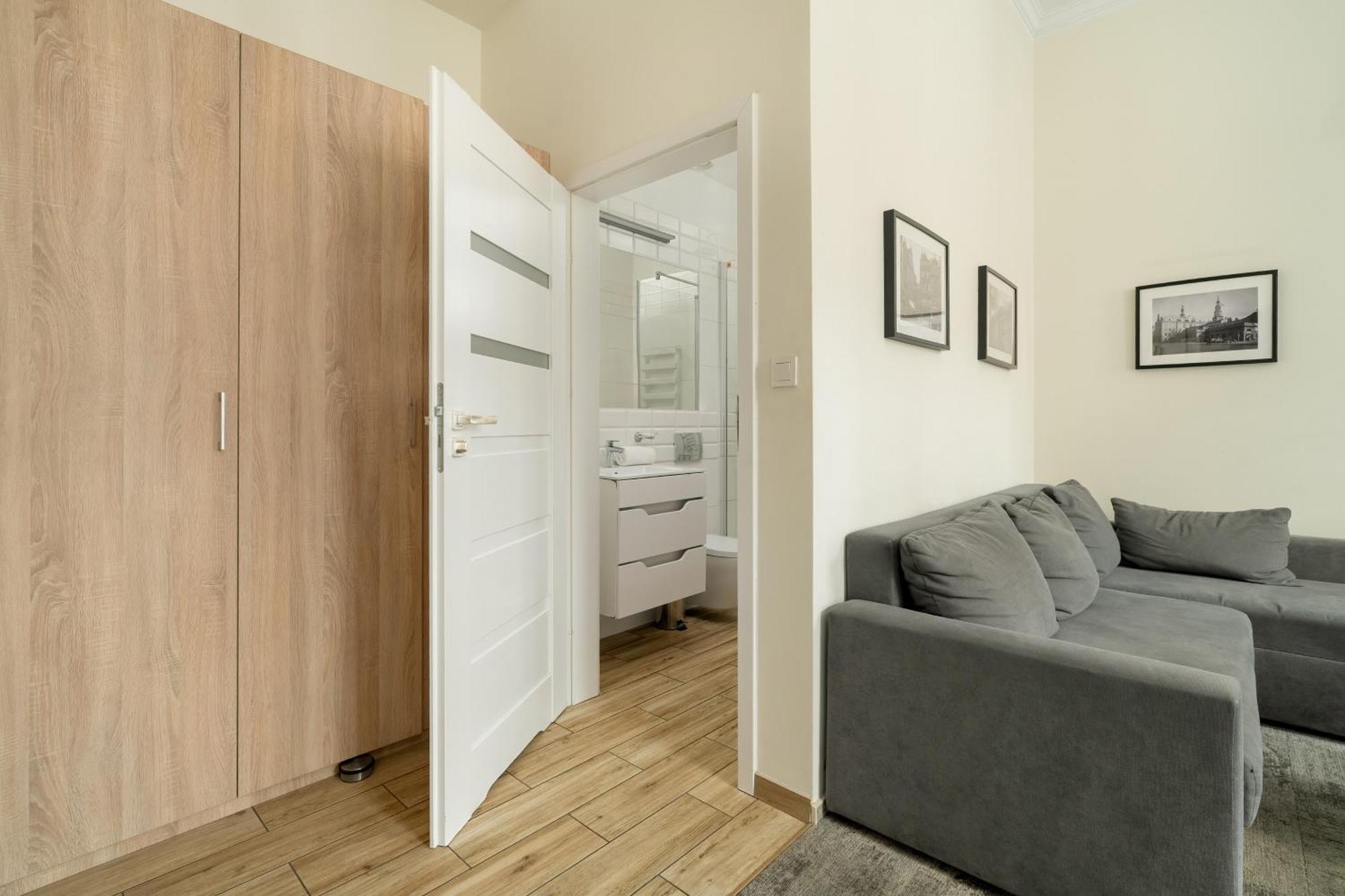 Jasne Studia Very Berry W Centrum Poznania By Noclegi Renters Esterno foto