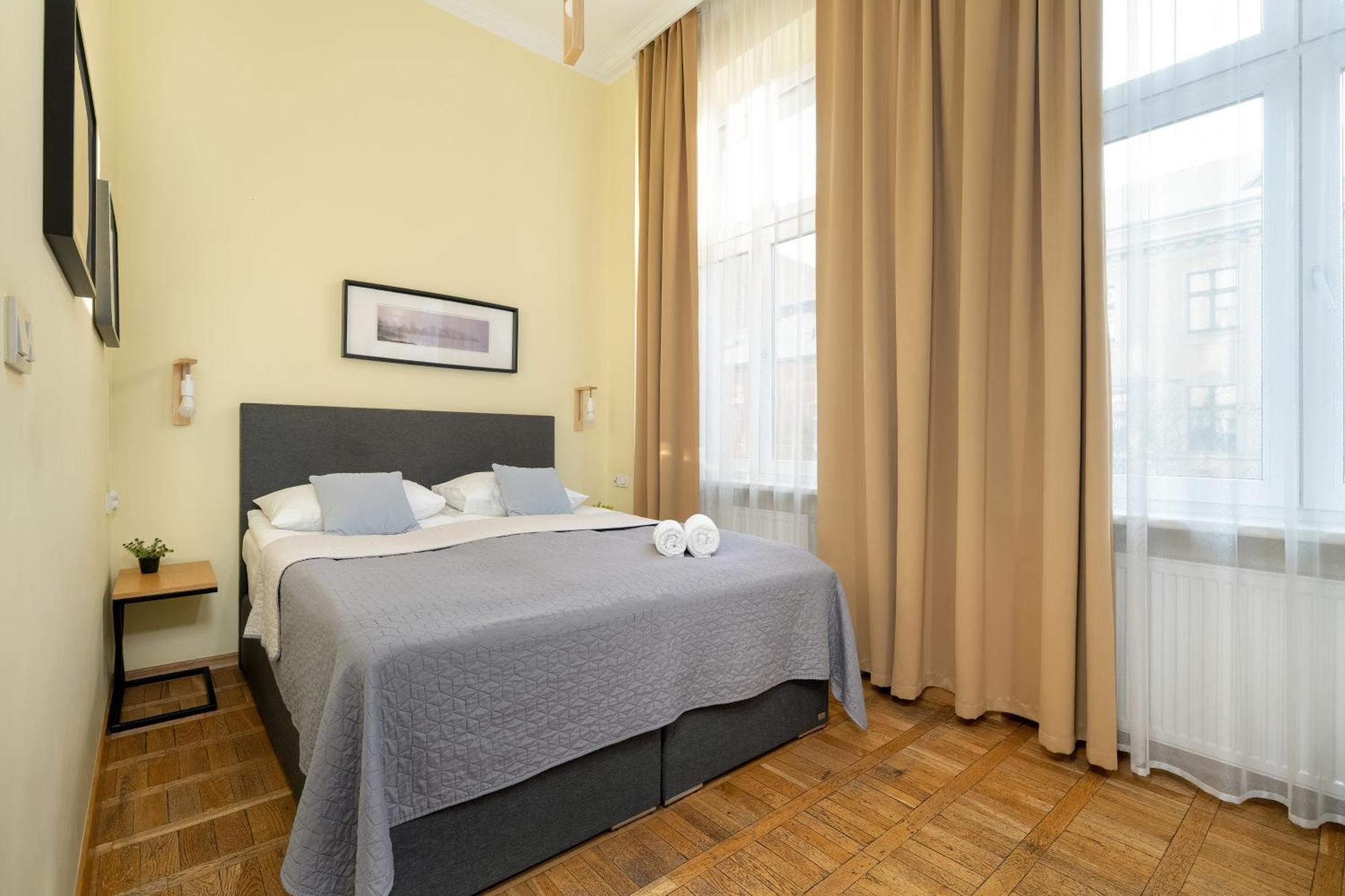 Jasne Studia Very Berry W Centrum Poznania By Noclegi Renters Esterno foto