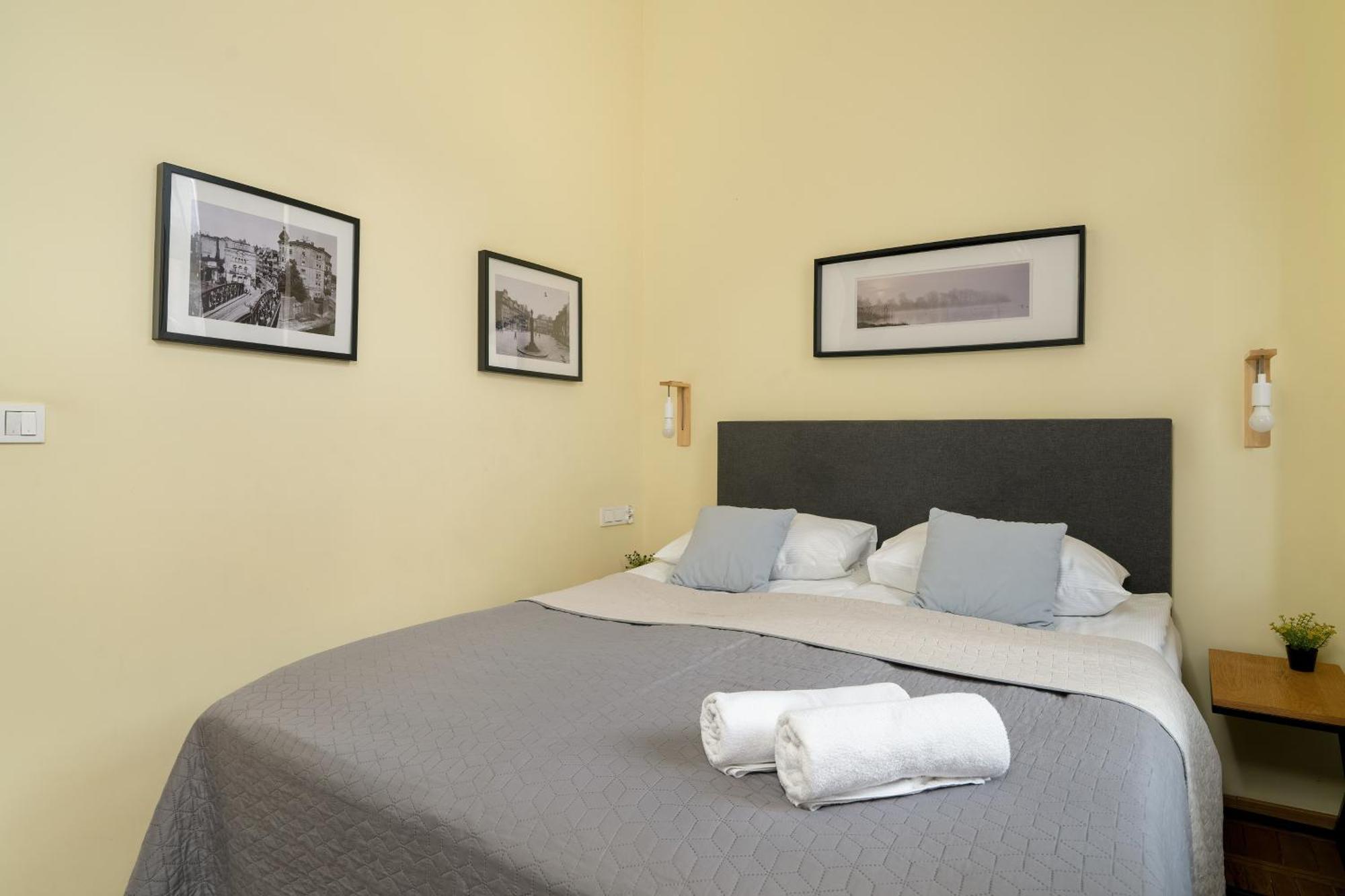Jasne Studia Very Berry W Centrum Poznania By Noclegi Renters Esterno foto