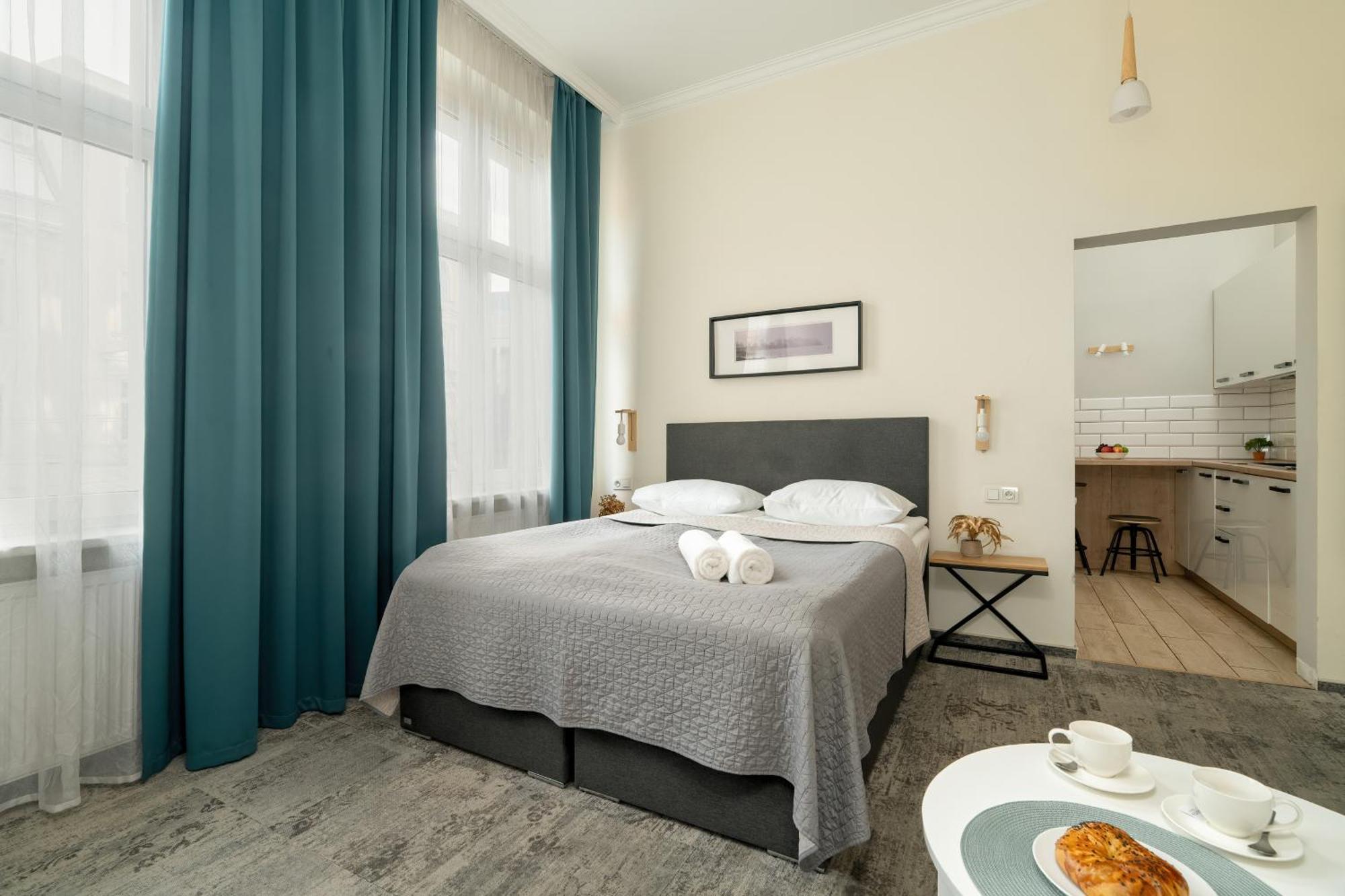 Jasne Studia Very Berry W Centrum Poznania By Noclegi Renters Esterno foto