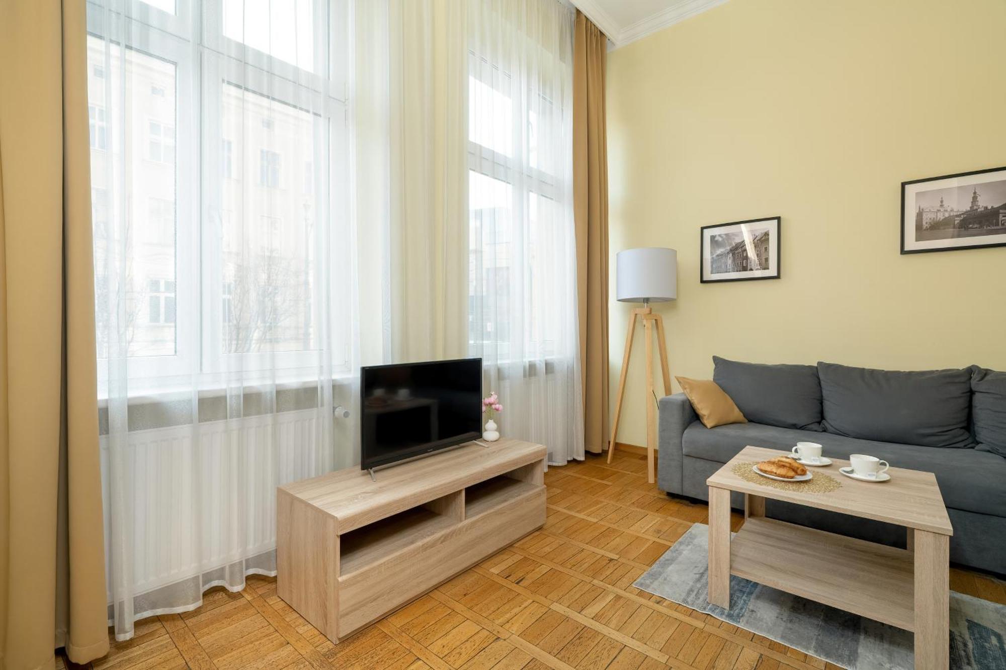 Jasne Studia Very Berry W Centrum Poznania By Noclegi Renters Esterno foto