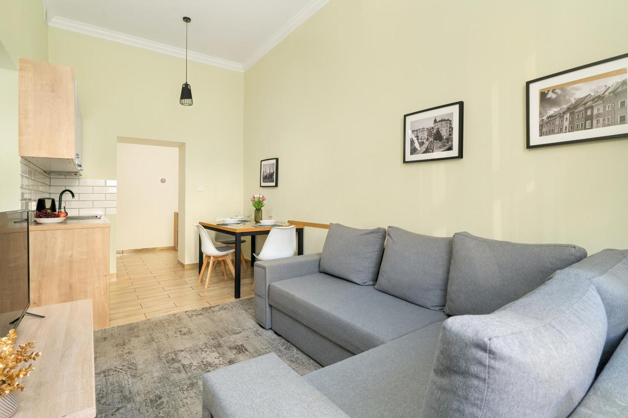 Jasne Studia Very Berry W Centrum Poznania By Noclegi Renters Esterno foto