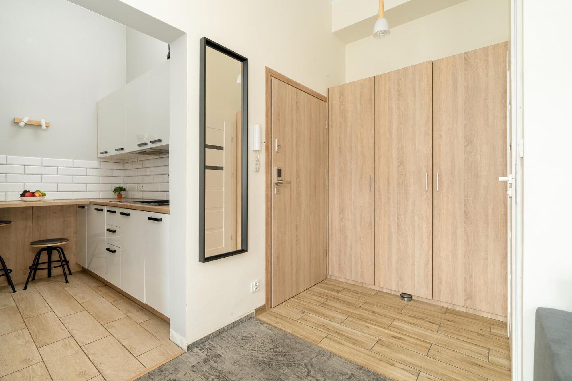 Jasne Studia Very Berry W Centrum Poznania By Noclegi Renters Esterno foto