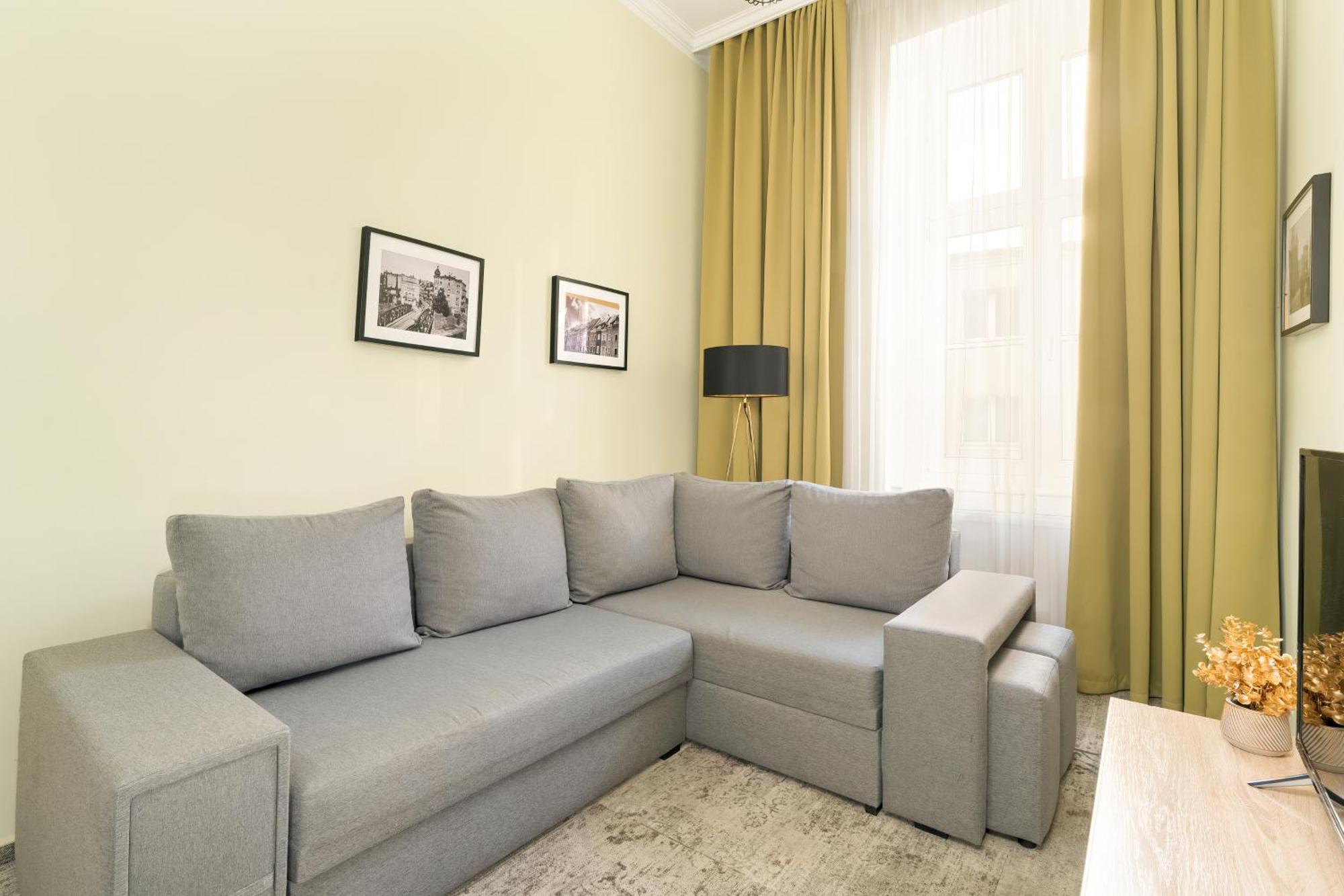 Jasne Studia Very Berry W Centrum Poznania By Noclegi Renters Esterno foto