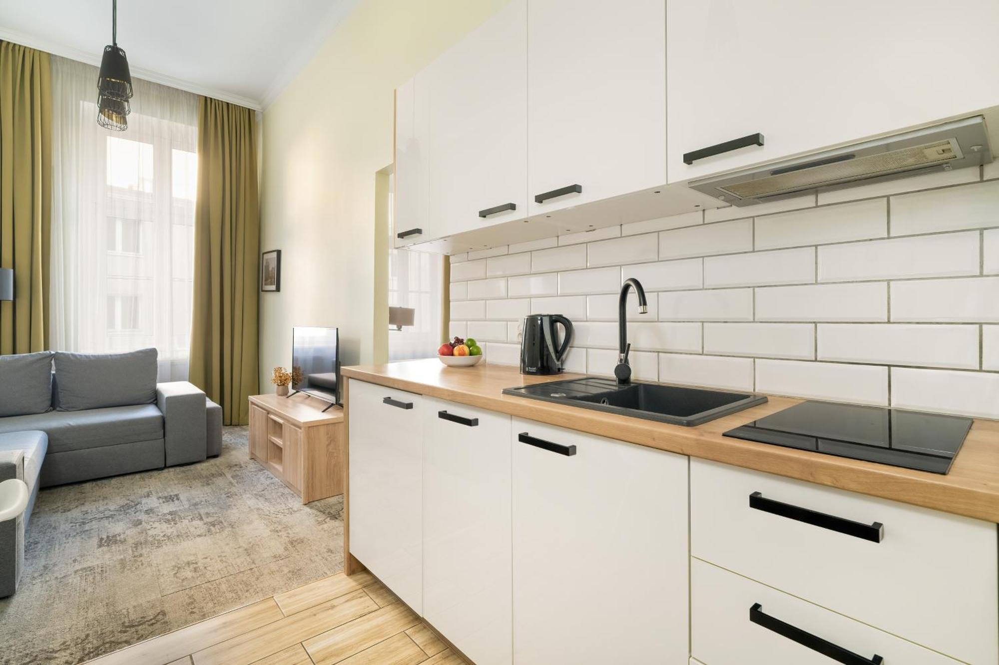 Jasne Studia Very Berry W Centrum Poznania By Noclegi Renters Esterno foto