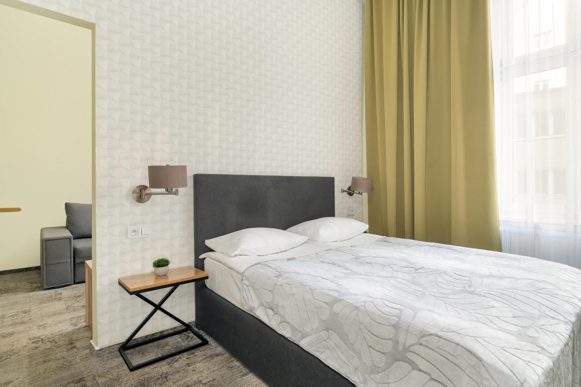 Jasne Studia Very Berry W Centrum Poznania By Noclegi Renters Esterno foto