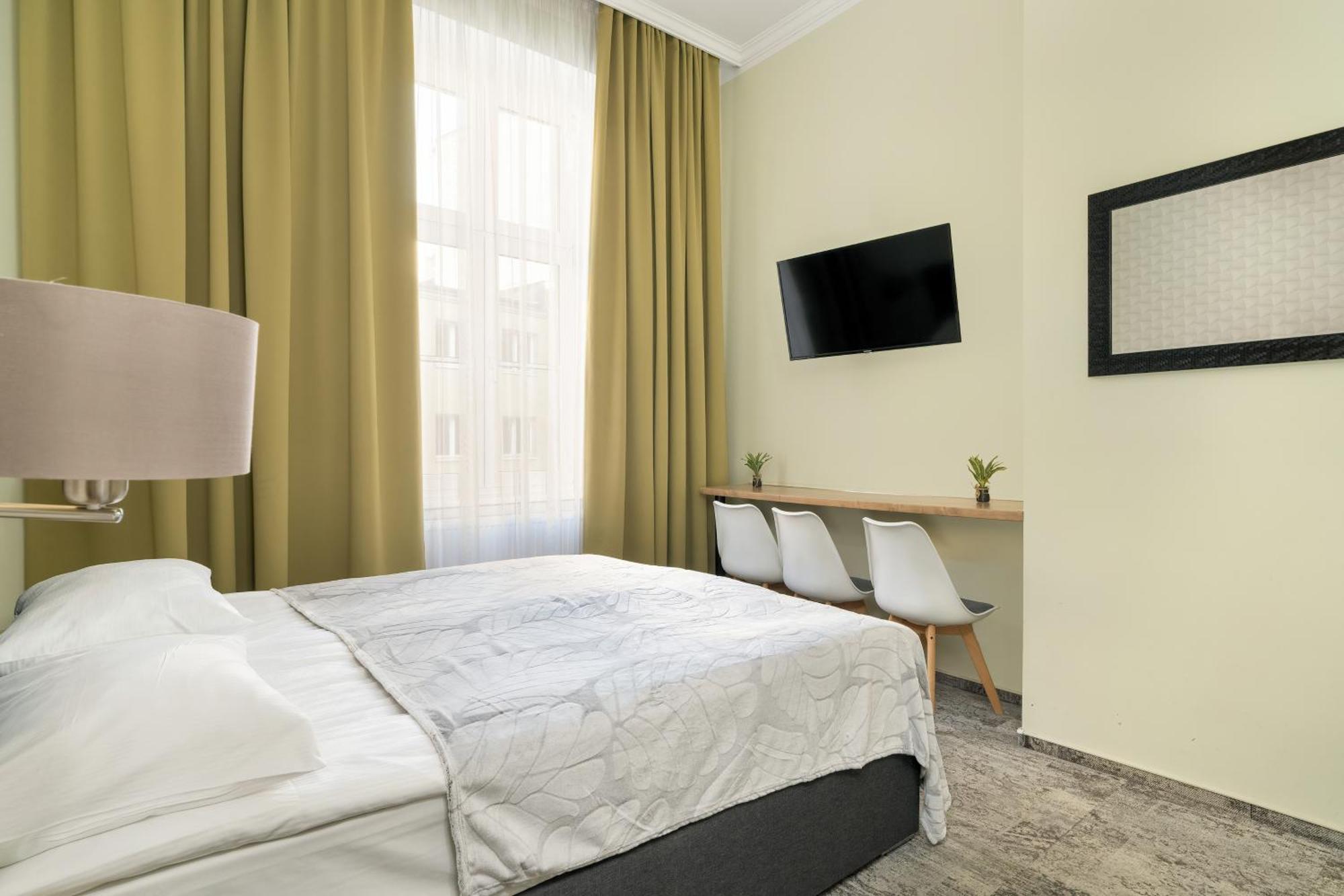 Jasne Studia Very Berry W Centrum Poznania By Noclegi Renters Esterno foto
