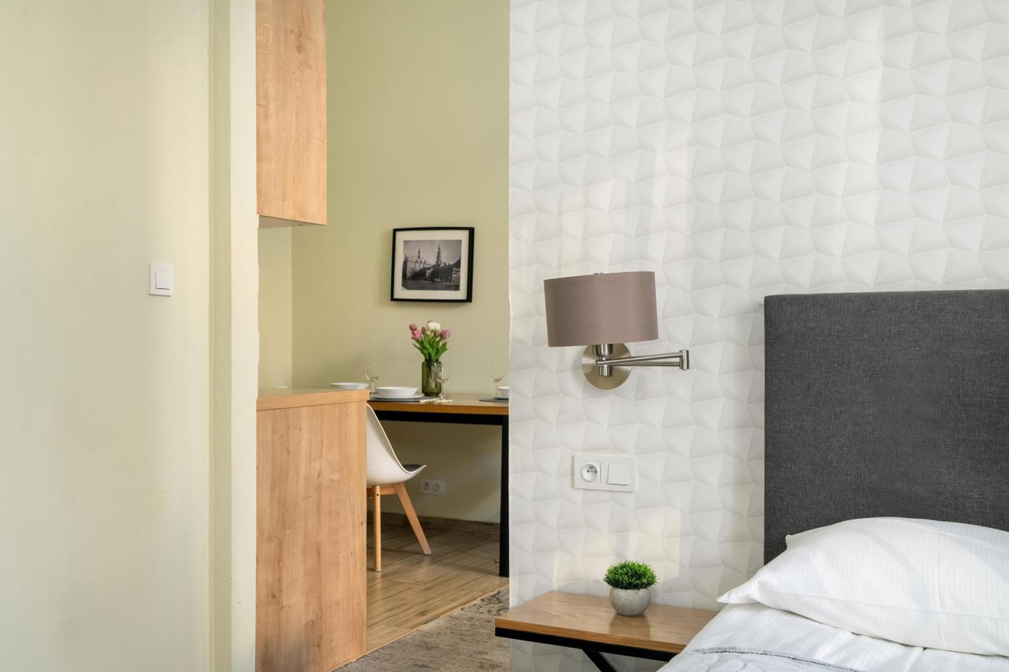 Jasne Studia Very Berry W Centrum Poznania By Noclegi Renters Esterno foto