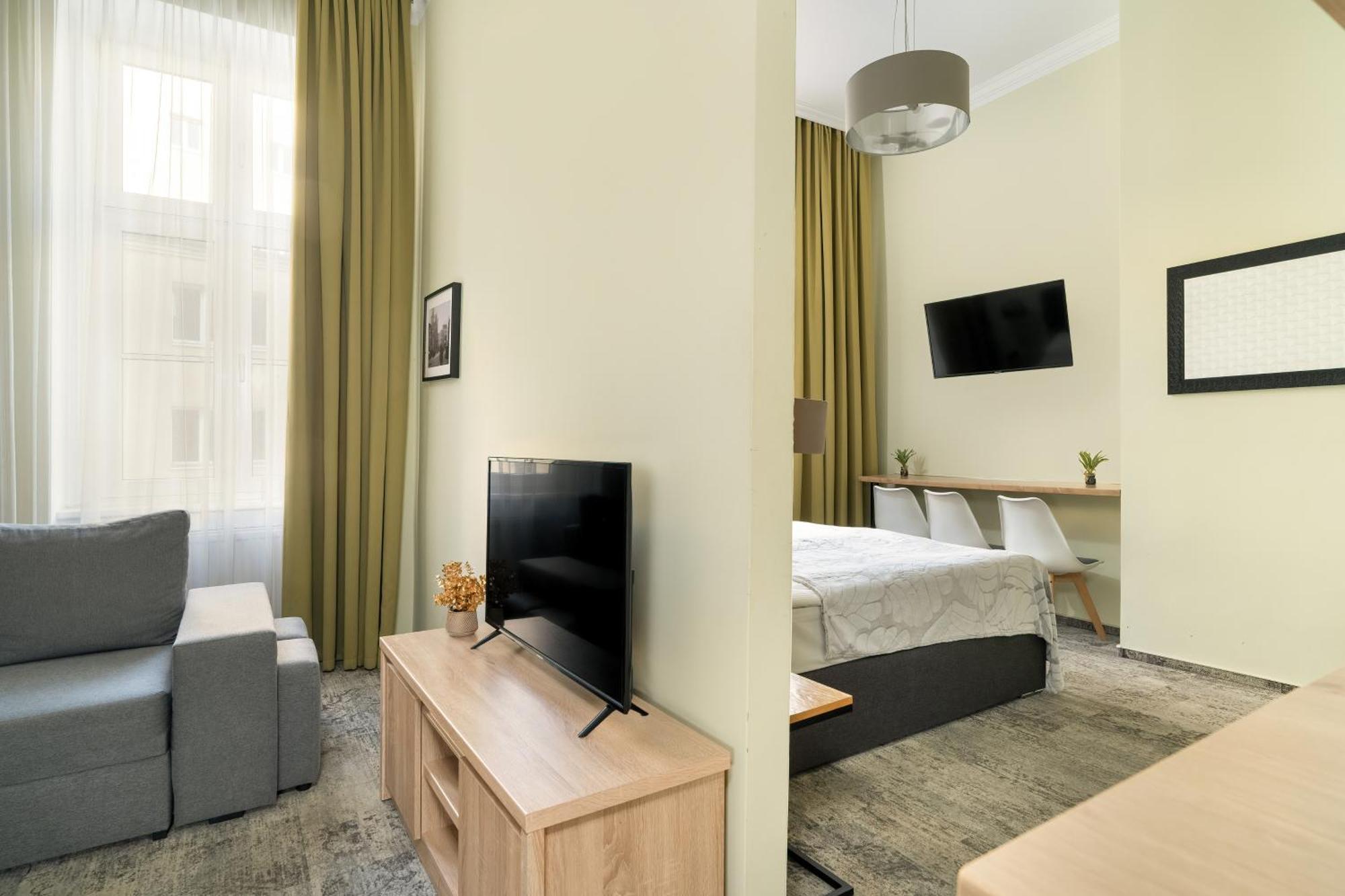 Jasne Studia Very Berry W Centrum Poznania By Noclegi Renters Esterno foto