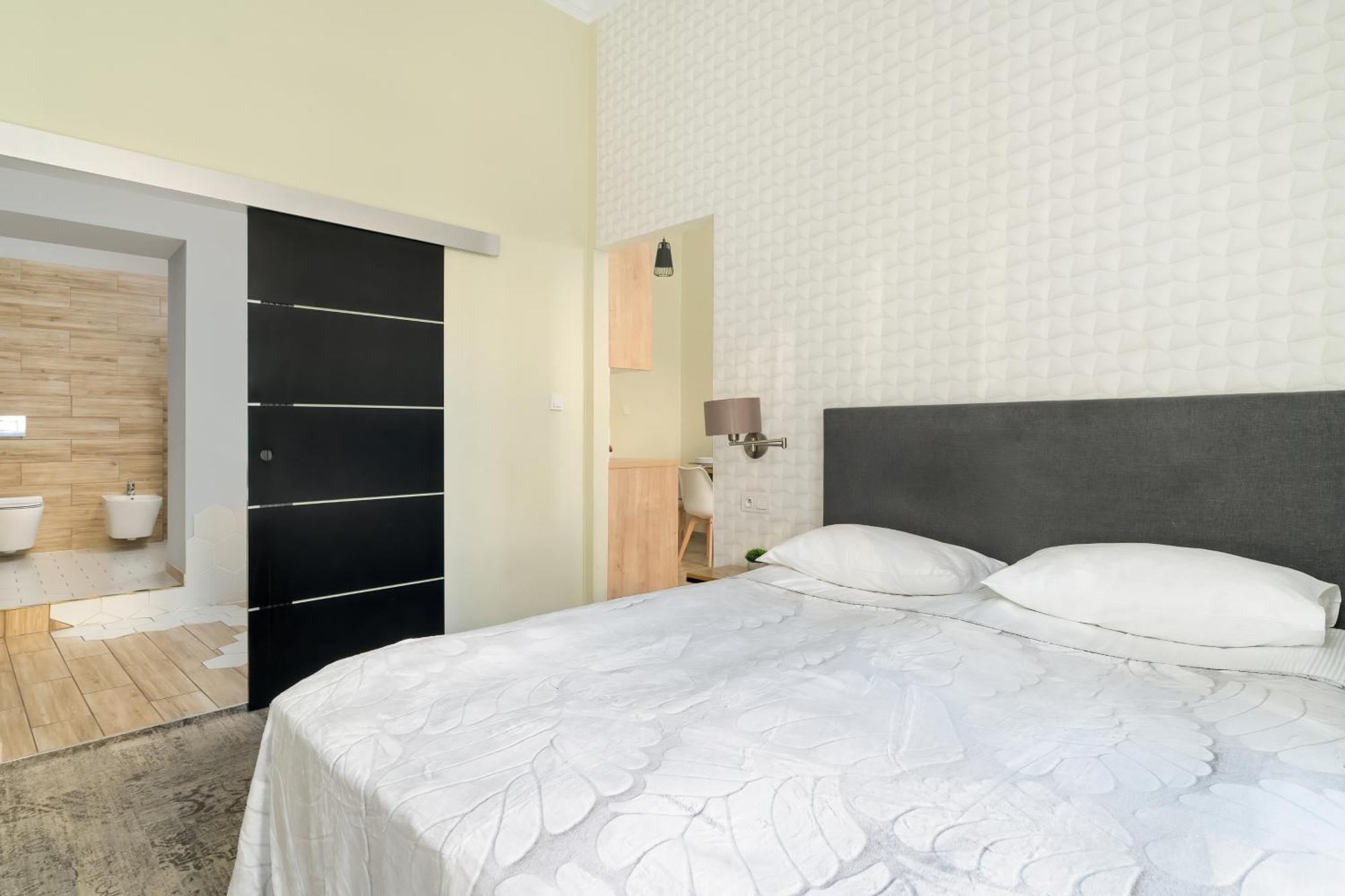 Jasne Studia Very Berry W Centrum Poznania By Noclegi Renters Esterno foto